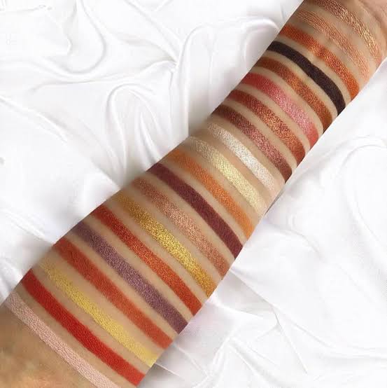 Iconic London : sunset to sunrise eyeshadow palette