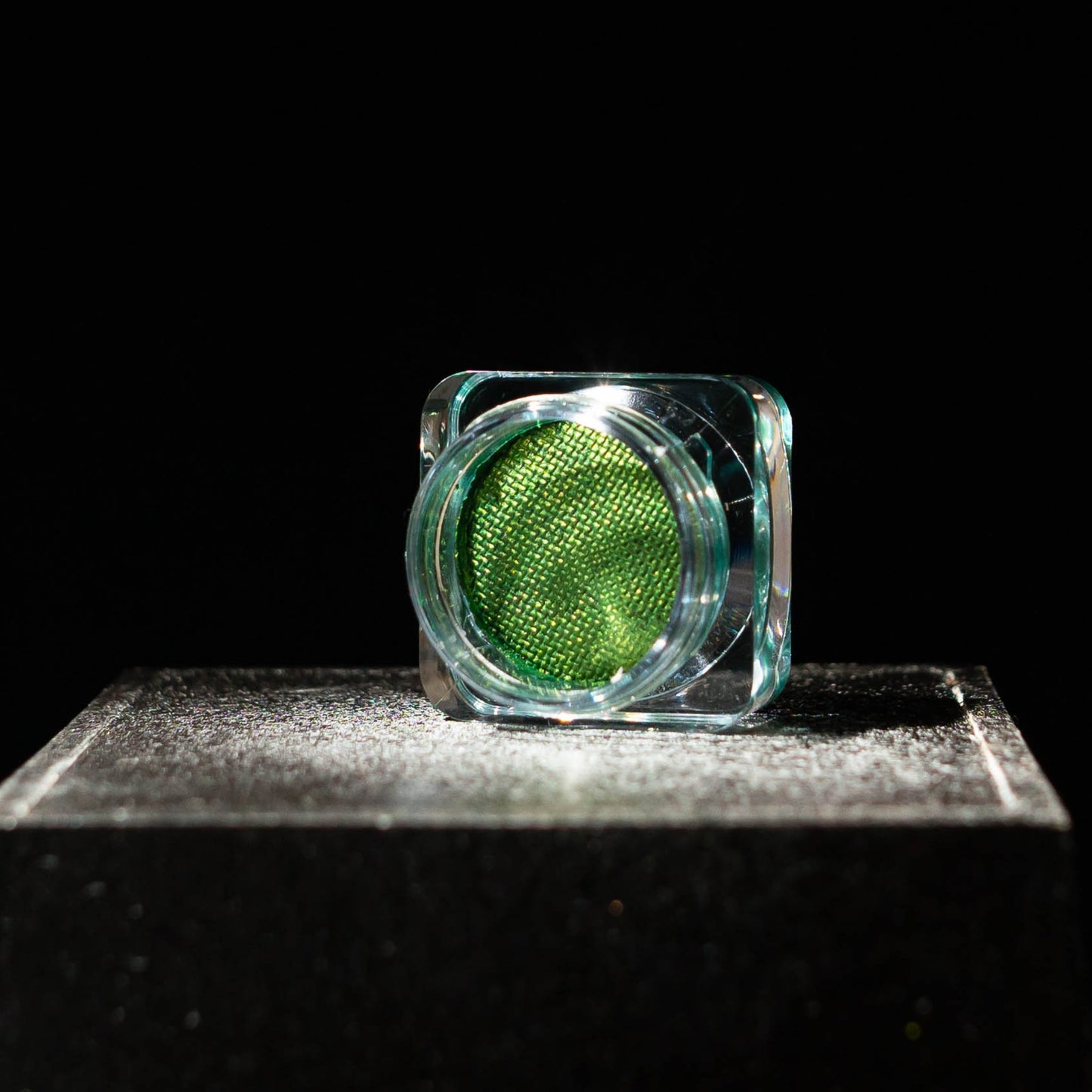 Zaaki Zaaki Metallic water activated eyeliner in shade coven. An emerald green eyeliner 