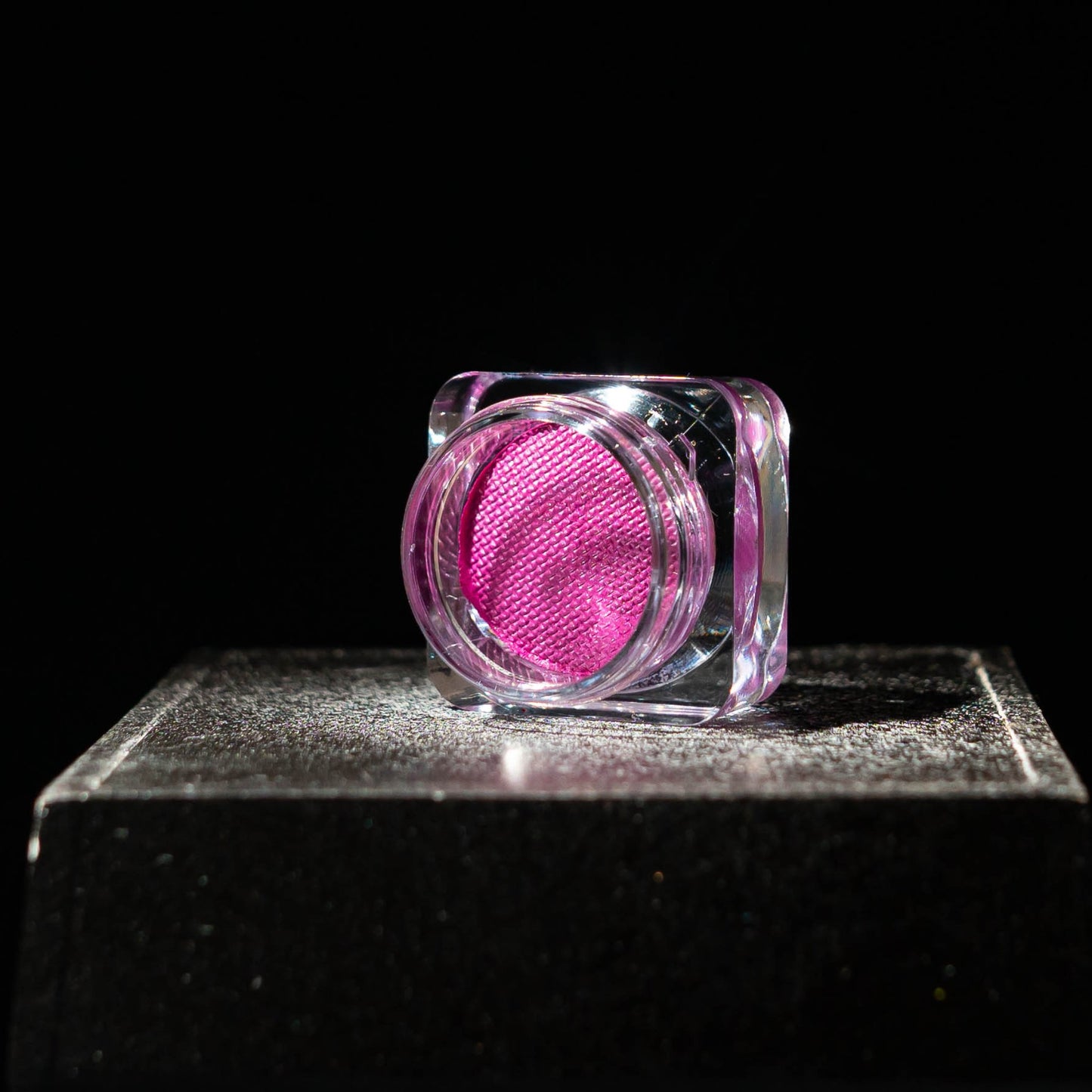 Zaaki Zaaki Metallic water activated eyeliner in shade potion. A pink eyeliner with a metallic finish 